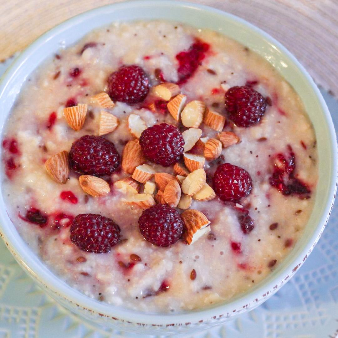 Oatmeal with Flax and Raspberries